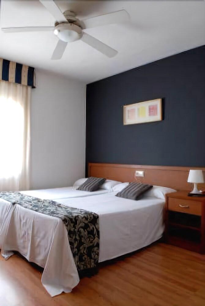 Gatell Hotel Vilanova i la Geltru Exterior photo